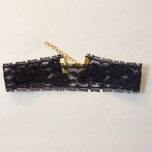 Lace choker necklace
